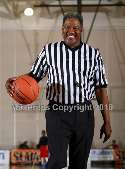 Thumbnail 2 in Dominguez vs. St. John Bosco (Pangos Dream Classic) photogallery.