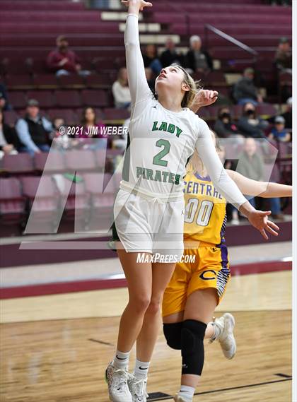 Thumbnail 3 in Central Sallisaw vs Gore (OSSAA 2A Regional Playoff) photogallery.