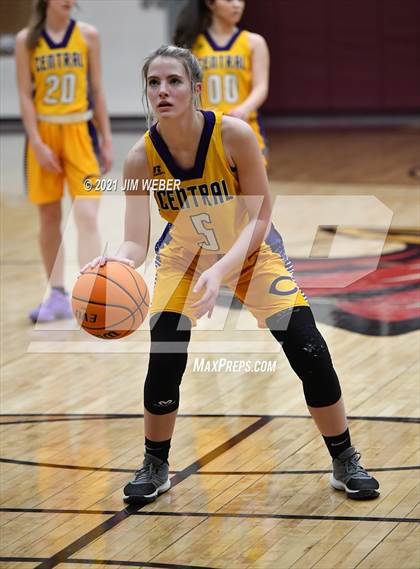 Thumbnail 1 in Central Sallisaw vs Gore (OSSAA 2A Regional Playoff) photogallery.