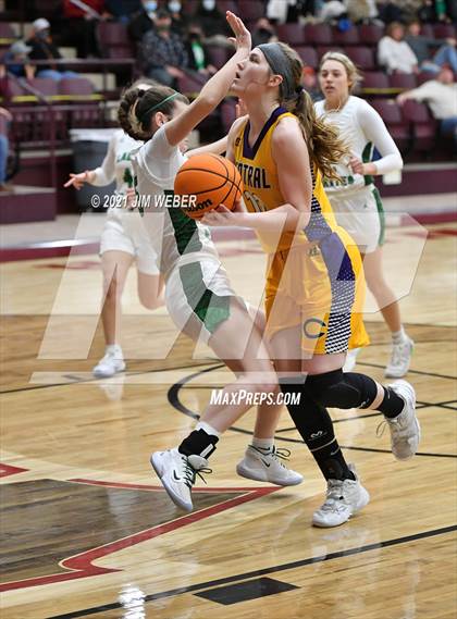 Thumbnail 2 in Central Sallisaw vs Gore (OSSAA 2A Regional Playoff) photogallery.