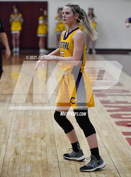 Thumbnail 1 in Central Sallisaw vs Gore (OSSAA 2A Regional Playoff) photogallery.