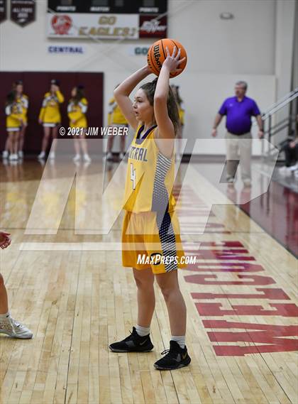 Thumbnail 3 in Central Sallisaw vs Gore (OSSAA 2A Regional Playoff) photogallery.