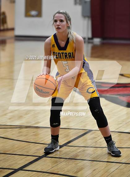 Thumbnail 2 in Central Sallisaw vs Gore (OSSAA 2A Regional Playoff) photogallery.