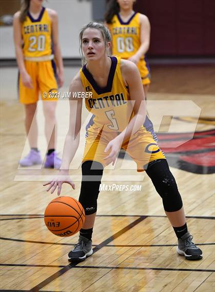 Thumbnail 2 in Central Sallisaw vs Gore (OSSAA 2A Regional Playoff) photogallery.