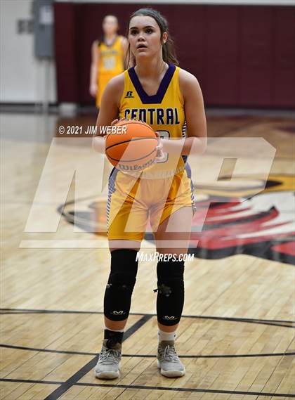 Thumbnail 3 in Central Sallisaw vs Gore (OSSAA 2A Regional Playoff) photogallery.