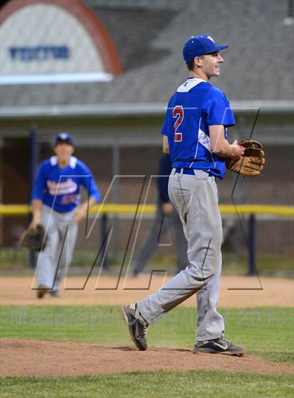 Thumbnail 1 in Williamsville South vs. Sutherland (NYSPHSAA Far West Regional) photogallery.
