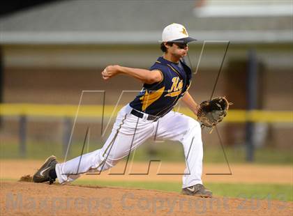 Thumbnail 1 in Williamsville South vs. Sutherland (NYSPHSAA Far West Regional) photogallery.