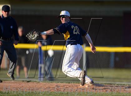 Thumbnail 1 in Williamsville South vs. Sutherland (NYSPHSAA Far West Regional) photogallery.