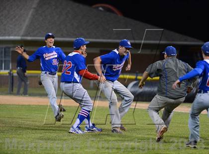 Thumbnail 1 in Williamsville South vs. Sutherland (NYSPHSAA Far West Regional) photogallery.
