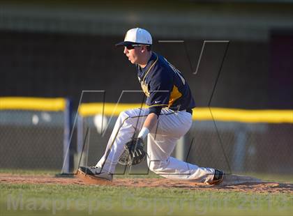 Thumbnail 1 in Williamsville South vs. Sutherland (NYSPHSAA Far West Regional) photogallery.