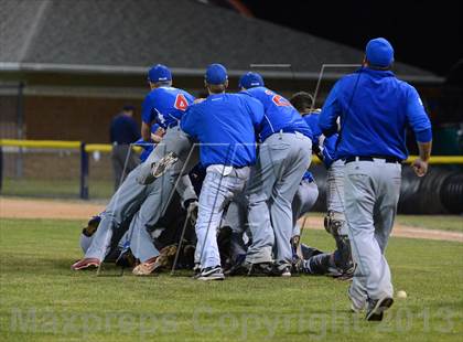 Thumbnail 2 in Williamsville South vs. Sutherland (NYSPHSAA Far West Regional) photogallery.