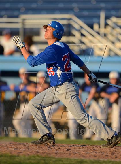Thumbnail 2 in Williamsville South vs. Sutherland (NYSPHSAA Far West Regional) photogallery.