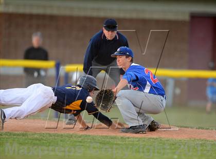 Thumbnail 3 in Williamsville South vs. Sutherland (NYSPHSAA Far West Regional) photogallery.