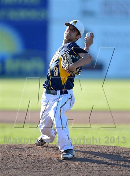 Thumbnail 3 in Williamsville South vs. Sutherland (NYSPHSAA Far West Regional) photogallery.