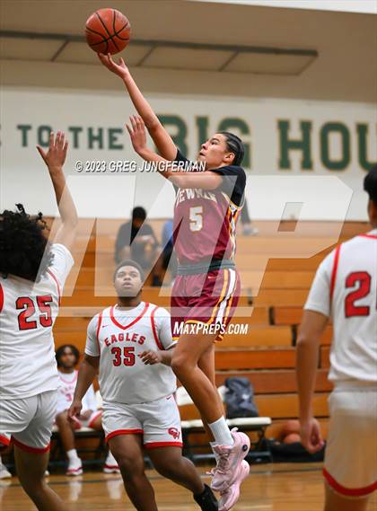 Thumbnail 1 in Washington vs. Cardinal Newman (Brett Callan Tournament) photogallery.