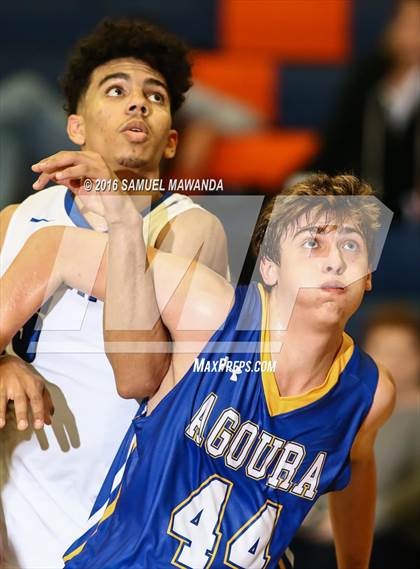 Thumbnail 3 in Agoura vs Windward (West Valley Thanksgiving Tip-Off Classic) photogallery.
