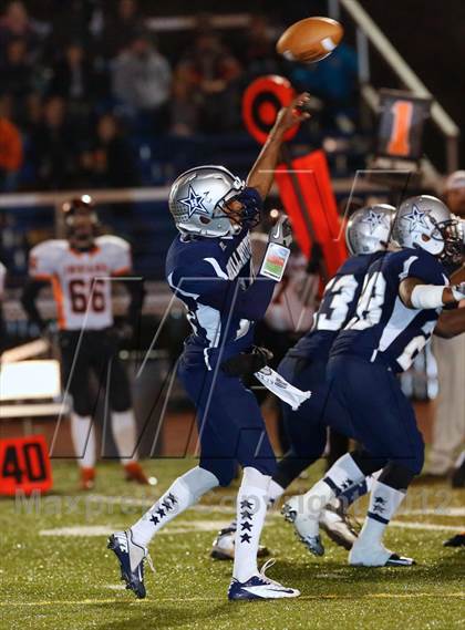 Thumbnail 1 in Montville vs. Hillhouse (CIAC Class M Semifinal) photogallery.