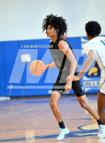 Thumbnail 2 in Apopka vs Lake Howell (14th Annual Earl Graham Metro vs Florida Challenge) photogallery.