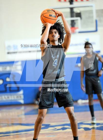 Thumbnail 2 in Apopka vs Lake Howell (14th Annual Earl Graham Metro vs Florida Challenge) photogallery.