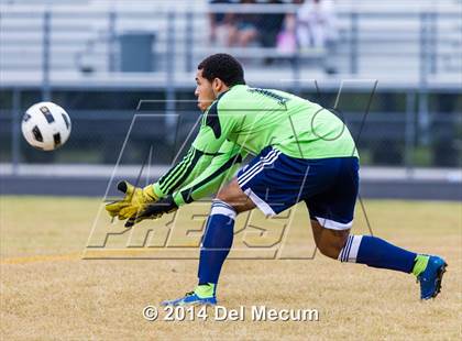 Thumbnail 2 in Newsome vs. King photogallery.