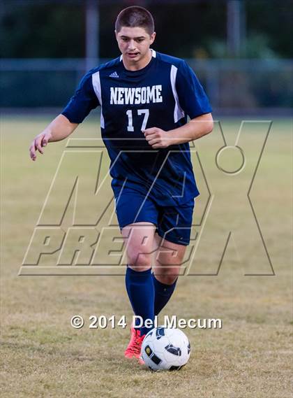 Thumbnail 3 in Newsome vs. King photogallery.
