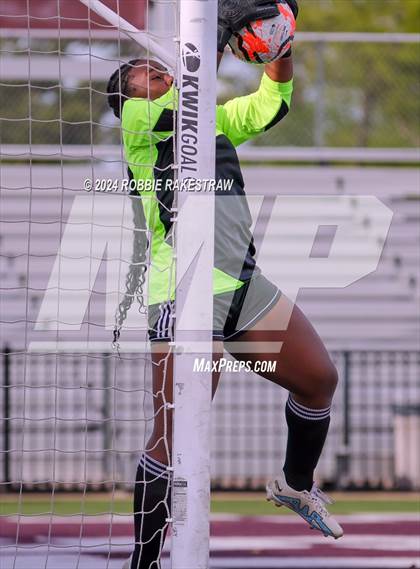 Thumbnail 3 in Red Oak @ Longview (UIL 5A Area Playoff) photogallery.