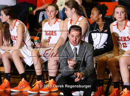 Thumbnail 1 in Lakewood vs Grandview (CHSAA 5A Sweet 16) photogallery.