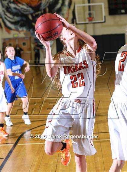 Thumbnail 1 in Lakewood vs Grandview (CHSAA 5A Sweet 16) photogallery.