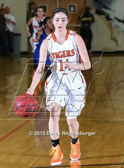 Thumbnail 2 in Lakewood vs Grandview (CHSAA 5A Sweet 16) photogallery.