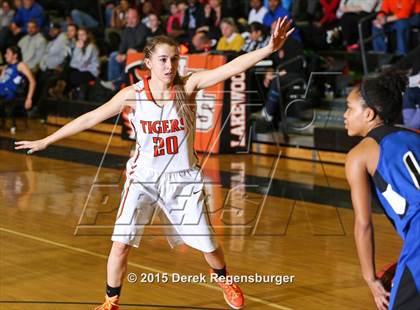 Thumbnail 3 in Lakewood vs Grandview (CHSAA 5A Sweet 16) photogallery.