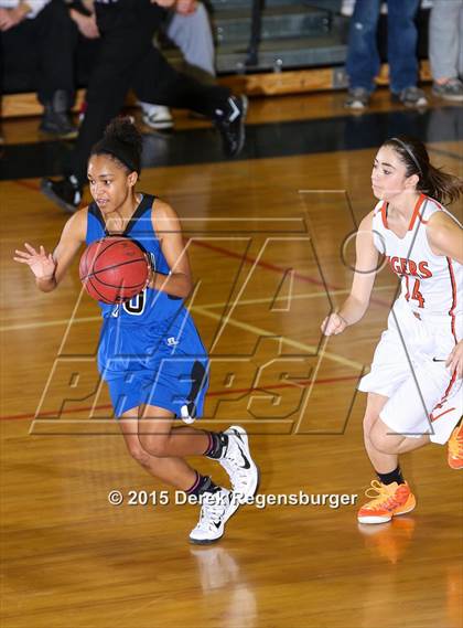 Thumbnail 1 in Lakewood vs Grandview (CHSAA 5A Sweet 16) photogallery.