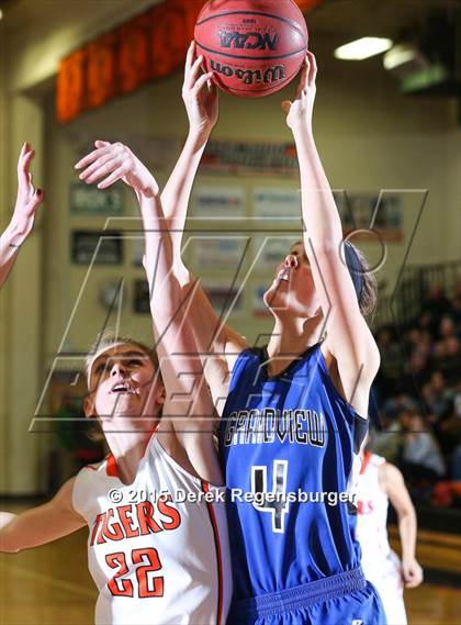 Thumbnail 2 in Lakewood vs Grandview (CHSAA 5A Sweet 16) photogallery.