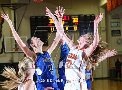 Thumbnail 2 in Lakewood vs Grandview (CHSAA 5A Sweet 16) photogallery.