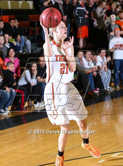 Thumbnail 2 in Lakewood vs Grandview (CHSAA 5A Sweet 16) photogallery.