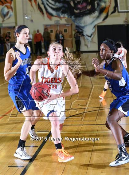 Thumbnail 1 in Lakewood vs Grandview (CHSAA 5A Sweet 16) photogallery.