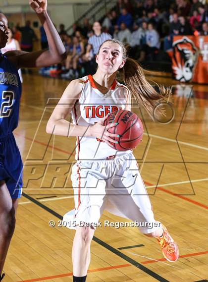 Thumbnail 3 in Lakewood vs Grandview (CHSAA 5A Sweet 16) photogallery.