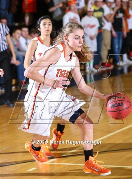 Thumbnail 3 in Lakewood vs Grandview (CHSAA 5A Sweet 16) photogallery.