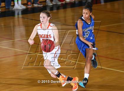 Thumbnail 3 in Lakewood vs Grandview (CHSAA 5A Sweet 16) photogallery.