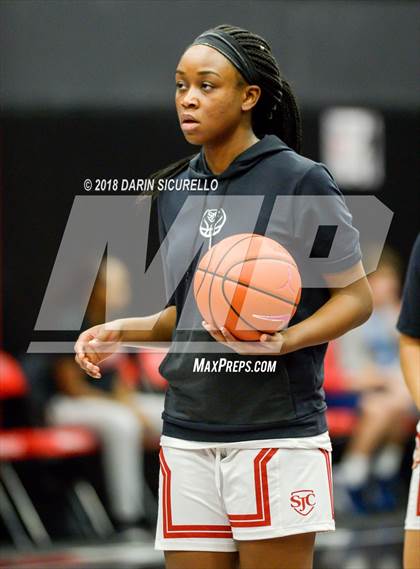 Thumbnail 3 in St. John's vs. Miami Country (Nike Tournament of Champions) photogallery.