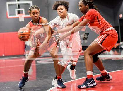 Thumbnail 1 in St. John's vs. Miami Country (Nike Tournament of Champions) photogallery.