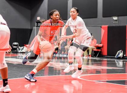 Thumbnail 1 in St. John's vs. Miami Country (Nike Tournament of Champions) photogallery.