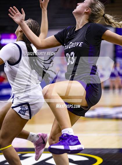 Thumbnail 3 in Principia vs Fair Grove (MSHSAA Class 3 Championship) photogallery.
