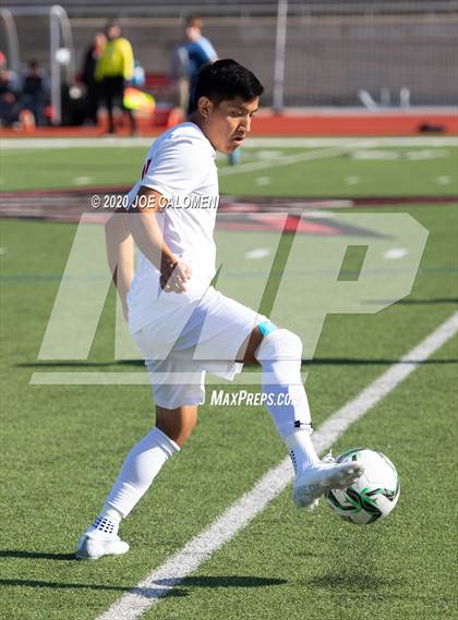 Thumbnail 2 in Lee [Robert E.] vs Bellarmine College Prep (North Texas Elite Showcase) photogallery.