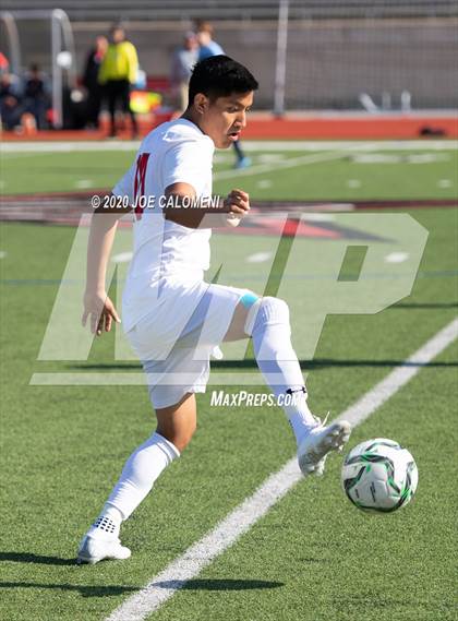 Thumbnail 1 in Lee [Robert E.] vs Bellarmine College Prep (North Texas Elite Showcase) photogallery.