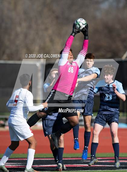 Thumbnail 2 in Lee [Robert E.] vs Bellarmine College Prep (North Texas Elite Showcase) photogallery.