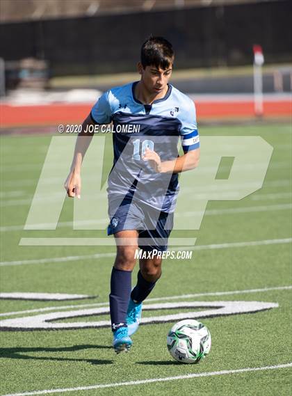 Thumbnail 2 in Lee [Robert E.] vs Bellarmine College Prep (North Texas Elite Showcase) photogallery.