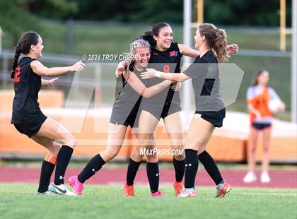 Thumbnail 1 in Marvin Ridge vs. Myers Park photogallery.