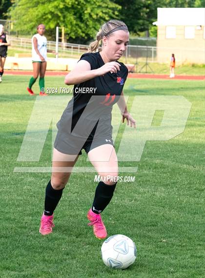 Thumbnail 1 in Marvin Ridge vs. Myers Park photogallery.