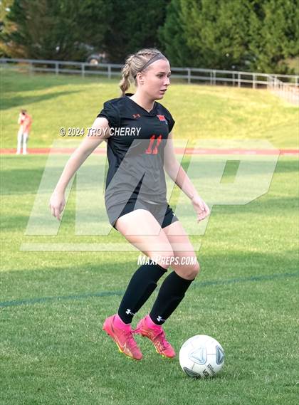 Thumbnail 1 in Marvin Ridge vs. Myers Park photogallery.