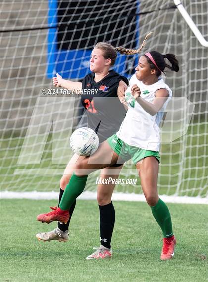 Thumbnail 1 in Marvin Ridge vs. Myers Park photogallery.